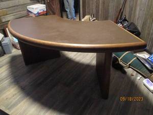 lot 5 image: Heavy Curved Office Desk...