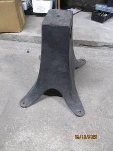 lot 225 image: Vintage Cast Metal Stand