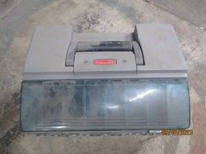 lot 232 image: Rubbermaid Tackle Box