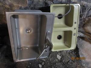 lot 254 image: Sinks...