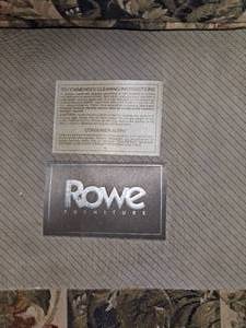 lot 562 image: Vintage Victorian Style Rowe Sofa