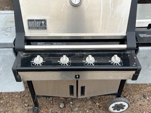 lot 16 image: Weber Summit Silver-Series LP-Gas Grill