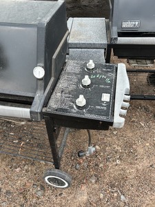 lot 17 image: Weber Silver-Series LP-Gas Grill