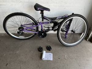 lot 118 image: Dynacraft Slick Rock Trails 26 Mountain Bike with 21 Speeds- BlackPurple