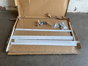 lot 135 image: Kamelleo Rolling Magnetic Whiteboard 48x36in - White