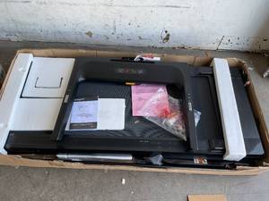 lot 138 image: OMA Motorized Folding Treadmill 7200EB
