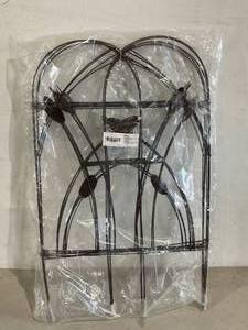 lot 222 image: Thealyn Metal Decorative Garden Fence Border - Bronze