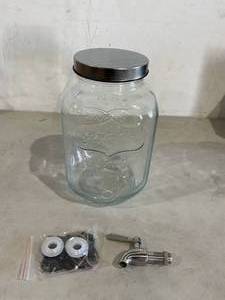 lot 228 image: Yorkshire Glassware 1-Gallon 10.5 Glass Beverage Dispenser with Swivel Spout