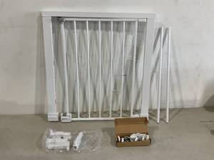 lot 267 image: Safety 1st Easy Install 28 High White Walk Thru Gate