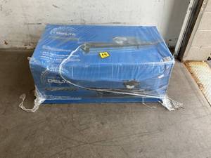 lot 16 image: Delta 96-110 - 10 inch 15 AMP Cruzer Wet Tile SawStone Saw