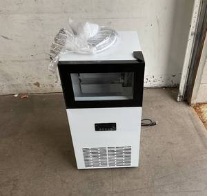 lot 17 image: Under CounterFreestanding Stainless Steel Commercial Ice Maker Machine