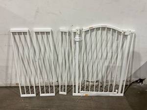 lot 48 image: Summer White Extra Tall & Wide Safety Pet and Baby Gate