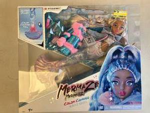 lot 401 image: Mermaze Mermaidz Winter Waves Kishiko Mermaid Fashion Doll