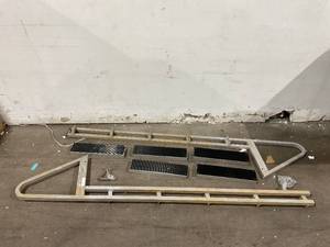 lot 90 image: VEVOR Removable 3 Steps Aluminum Alloy Dock Ladder