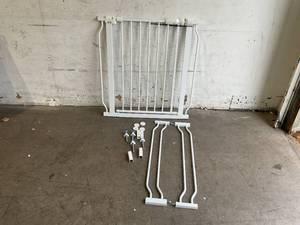 lot 185 image: BalanceFrom Easy Walk-Thru Safety Gate - White