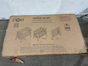 lot 288 image: Dream On Me Folding Full Size Crib - White
