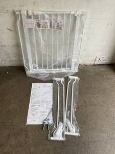 lot 197 image: BalanceFrom Easy Walk-Thru Safety Gate - White