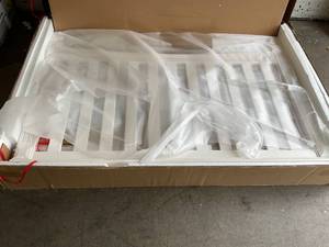 lot 300 image: Oxford Baby Willowbrook 4-in-1 Convertible Crib, White