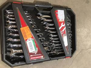 lot 41 image: Husky SAEMM Combination Wrench Set (24-Piece)  Customer Returns See Pictures