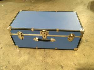 lot 9 image: Seward Trunk Seward Rover 30 in. Misty Blue Trunk with Wheels and Lock, 12.25 in H x 15.75 in D, Engineered Wood customer return review pictures