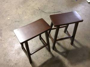 lot 33 image: Lot of 2 International Concepts 24 in. Walnut Bar Stool customer return review pictures