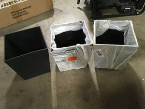 lot 49 image: Lot of 3 Planters review pictures