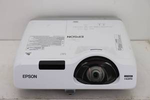 lot 39 image: Epson PowerLite 525W Projector