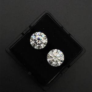 lot 66B image: Lot of 2 Moissanite Stones 5 CARAT EACH, Round Brilliant Cut, VVS CLARITYD COLOR  VIDEO 