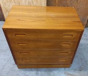 Danish MCM Dresser