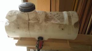 lot 400 image: 14-Gallon Fluid Tank W Valve.