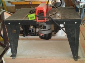 lot 401 image: Craftsman Undercut Router With Table.