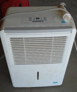 lot 441 image: Perfect Aire Dehumidifier. Powers up.