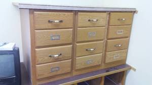 lot 477 image: 2 Drawer Filing Cabinets With Countertop (3).