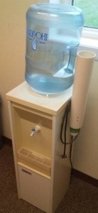 lot 483 image: Oasis 5 Gallon Water Dispenser.