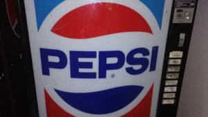 lot 493 image: Vintage Pepsi Pop Machine.
