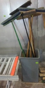 lot 834 image: Push Brooms (6).