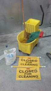 lot 840 image: Rubber Maid Mop Bucket, Mop And More.