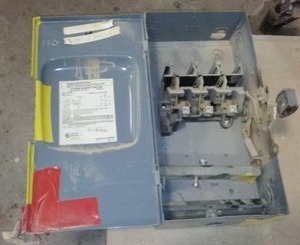lot 853 image: Square D Safety Switch.