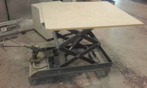 lot 864 image: Scissor Lift Cart.