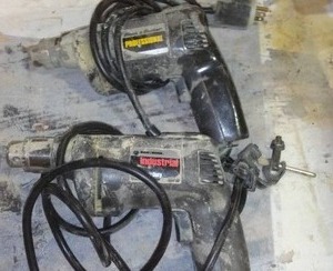 lot 900 image: Black And Decker Corded Drills (2).