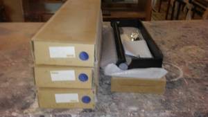 lot 913 image: Under Counter Pull Out Towel Rod (4)