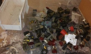 lot 927 image: Keys, Switches, And Lights.