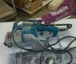 lot 960 image: Makita Belt Sander.