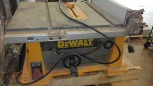 lot 962 image: DeWalt Table Saw.