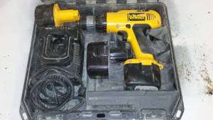 lot 963 image: DeWalt Drill 12v. (3) Batterys (1) Charger, (1) Case.