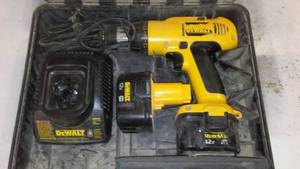 lot 967 image: DeWalt Drill 12v. (2) Batterys, (1) Charger, (1) Case.