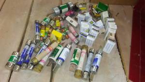 lot 980 image: Fuses.