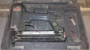 lot 1026 image: SENCO SLP20 Brad Nailer.