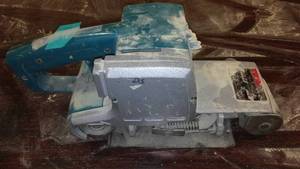 lot 1033 image: Makita Belt Sander Parts Or Repair.