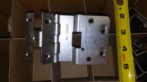 lot 1042 image: Heavy Duty Hinges.
